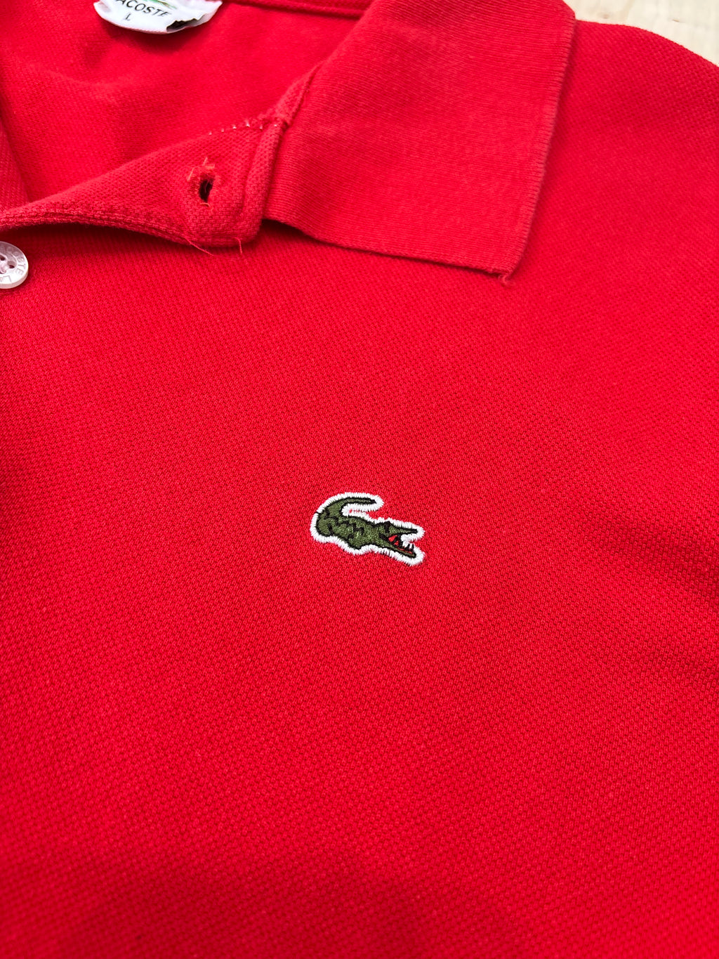 Polo Lacoste Uomo Rossa con Taschino e Logo Ricamato – Regular Fit