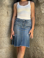 Gonna Vintage in Denim con Tasche Ricamate e Orlo Sfilacciato