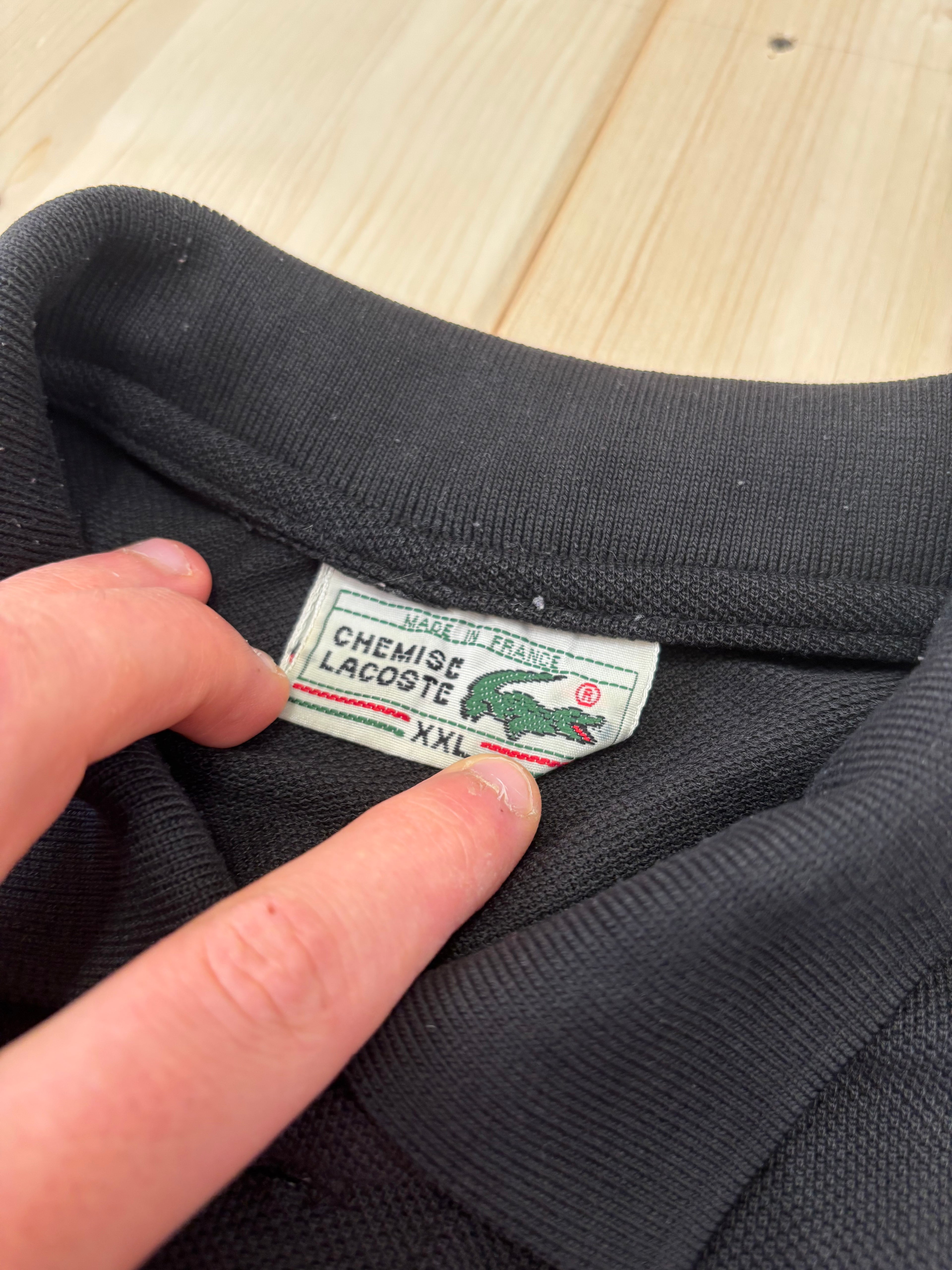 Polo Lacoste Uomo Nera con Logo Ricamato e Patch sulla Manica