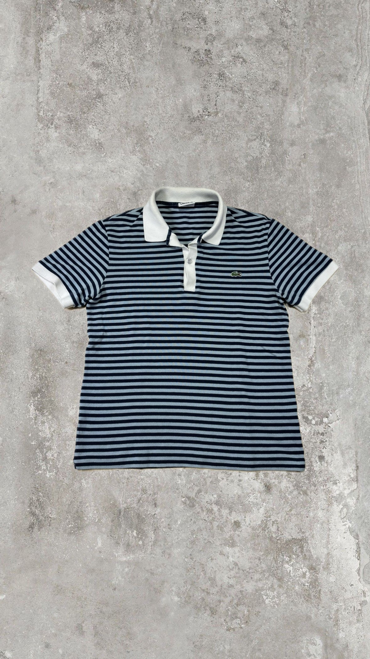 Polo Lacoste Uomo a Righe Blu e Azzurre con Colletto Bianco