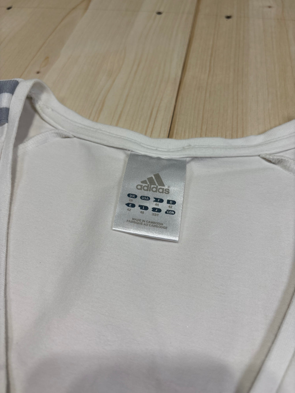 Maglietta Bianca Adidas Scollo a V - Top Sportivo Regular Fit