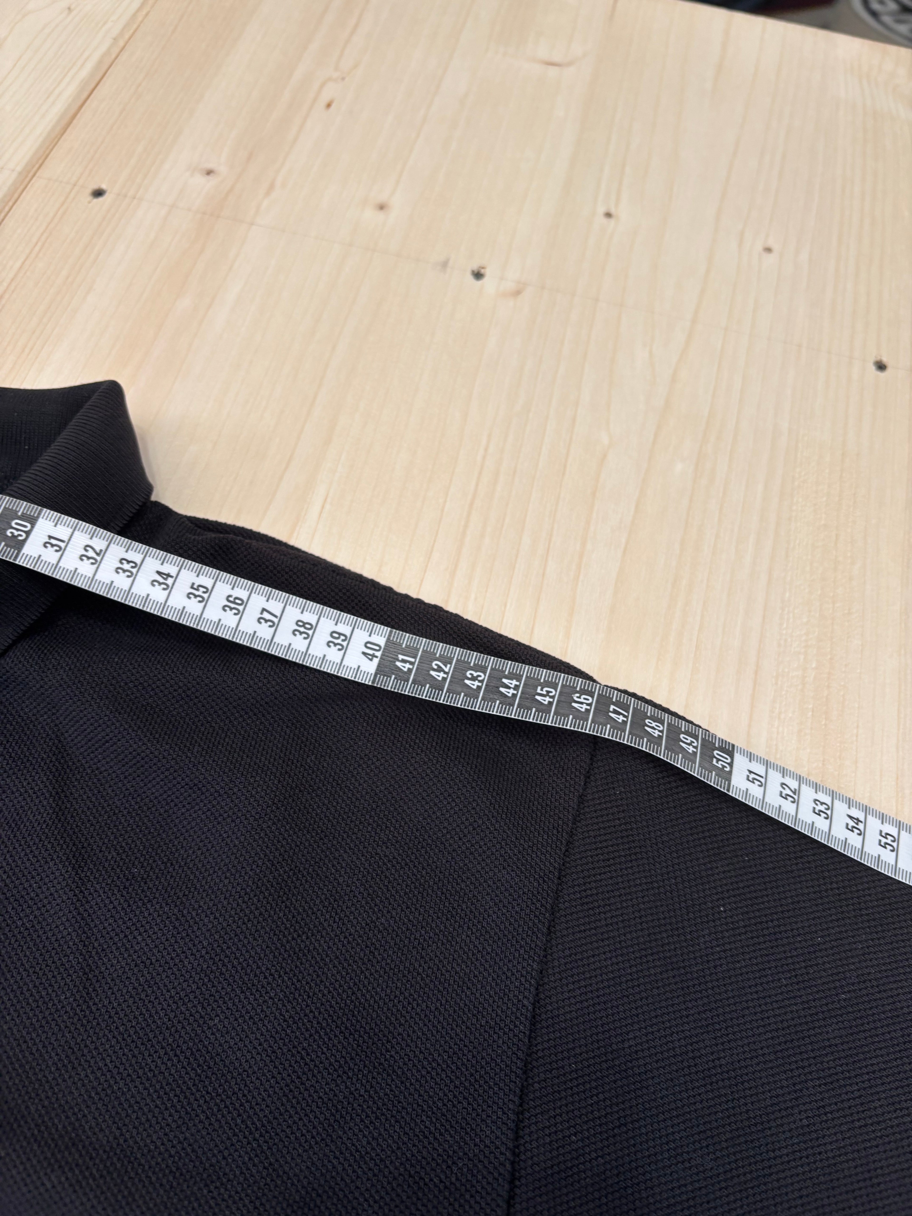 Polo Lacoste Uomo Nera con Logo Ricamato e Patch sulla Manica