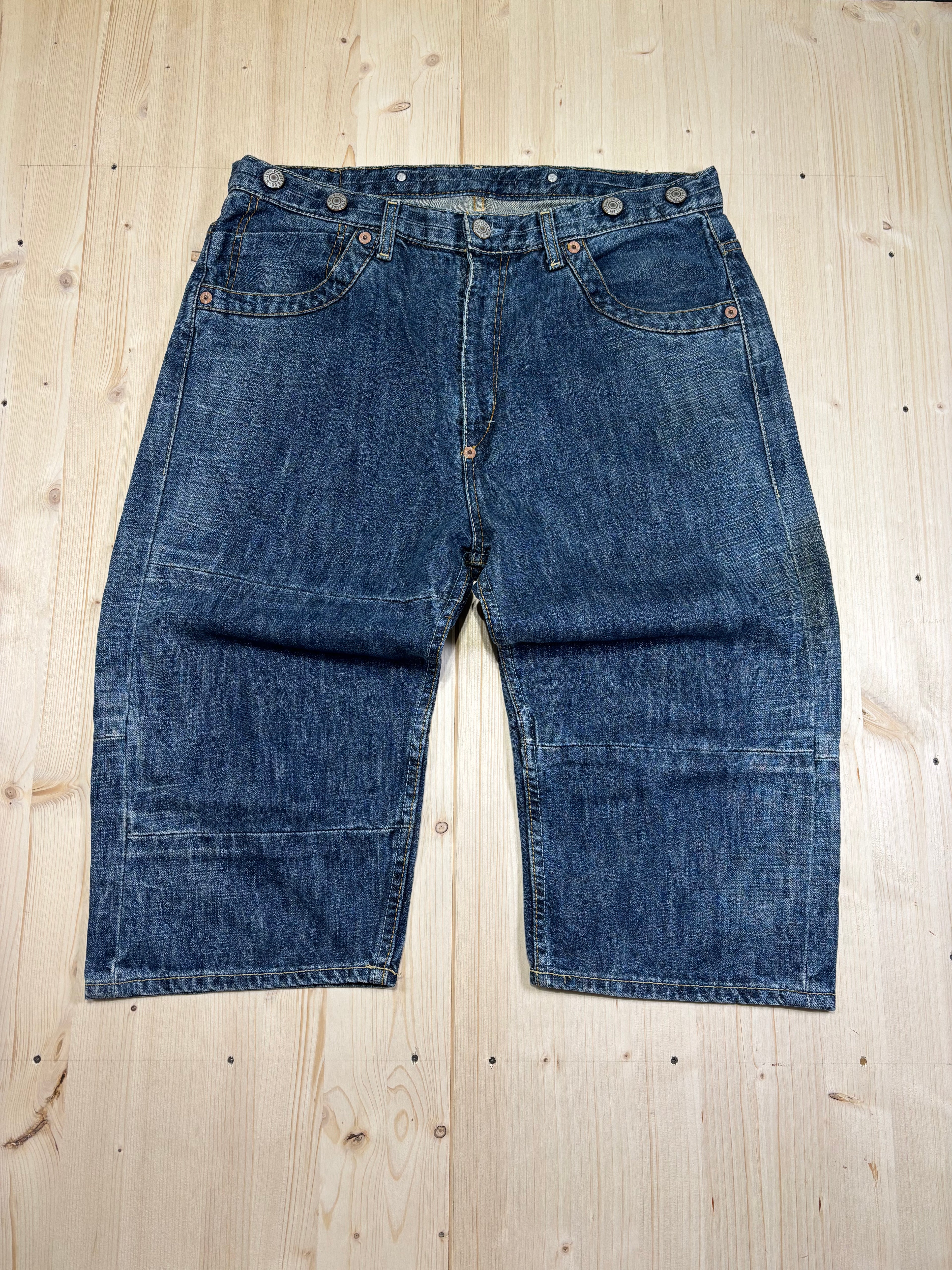 Levi’s Y2K Knee-Length Denim Shorts Blue