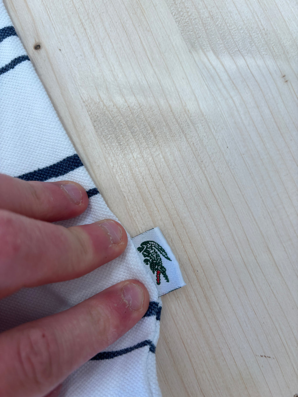 Polo Lacoste Uomo Bianca a Righe Blu con Logo Ricamato