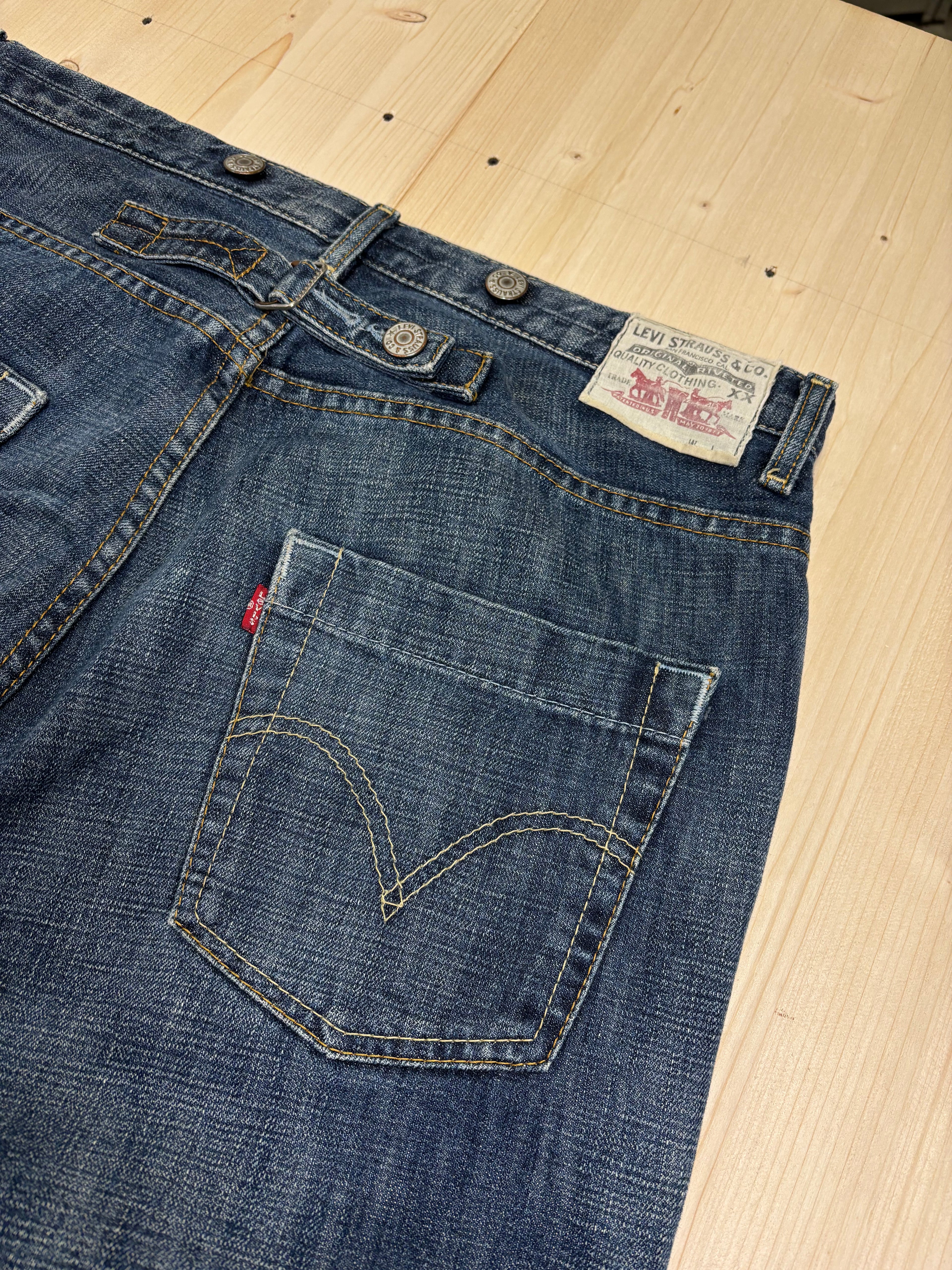 Levi’s Y2K Knee-Length Denim Shorts Blue
