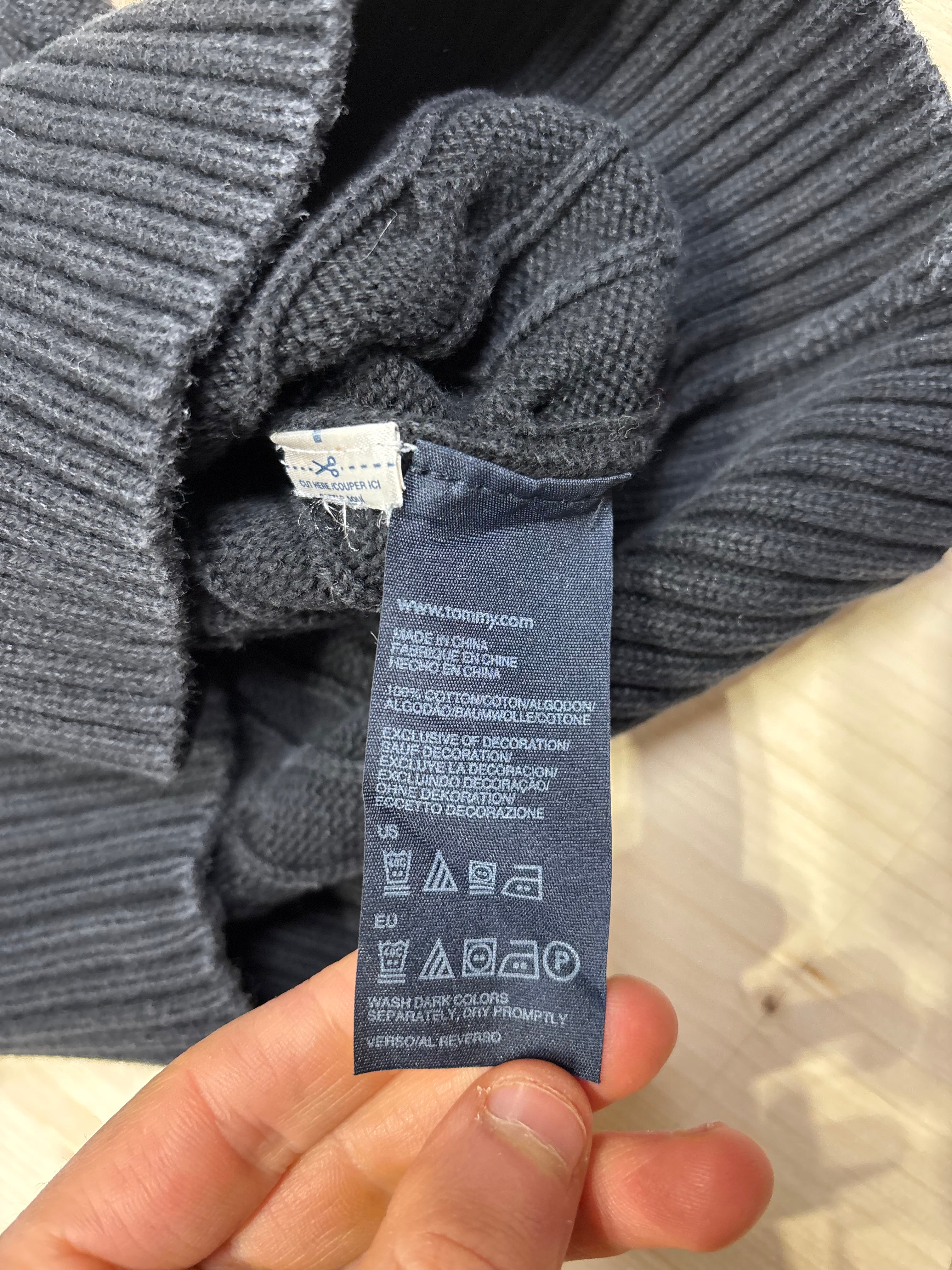 Vintage Tommy Hilfiger Cable Knit V-Neck Sweater – Black