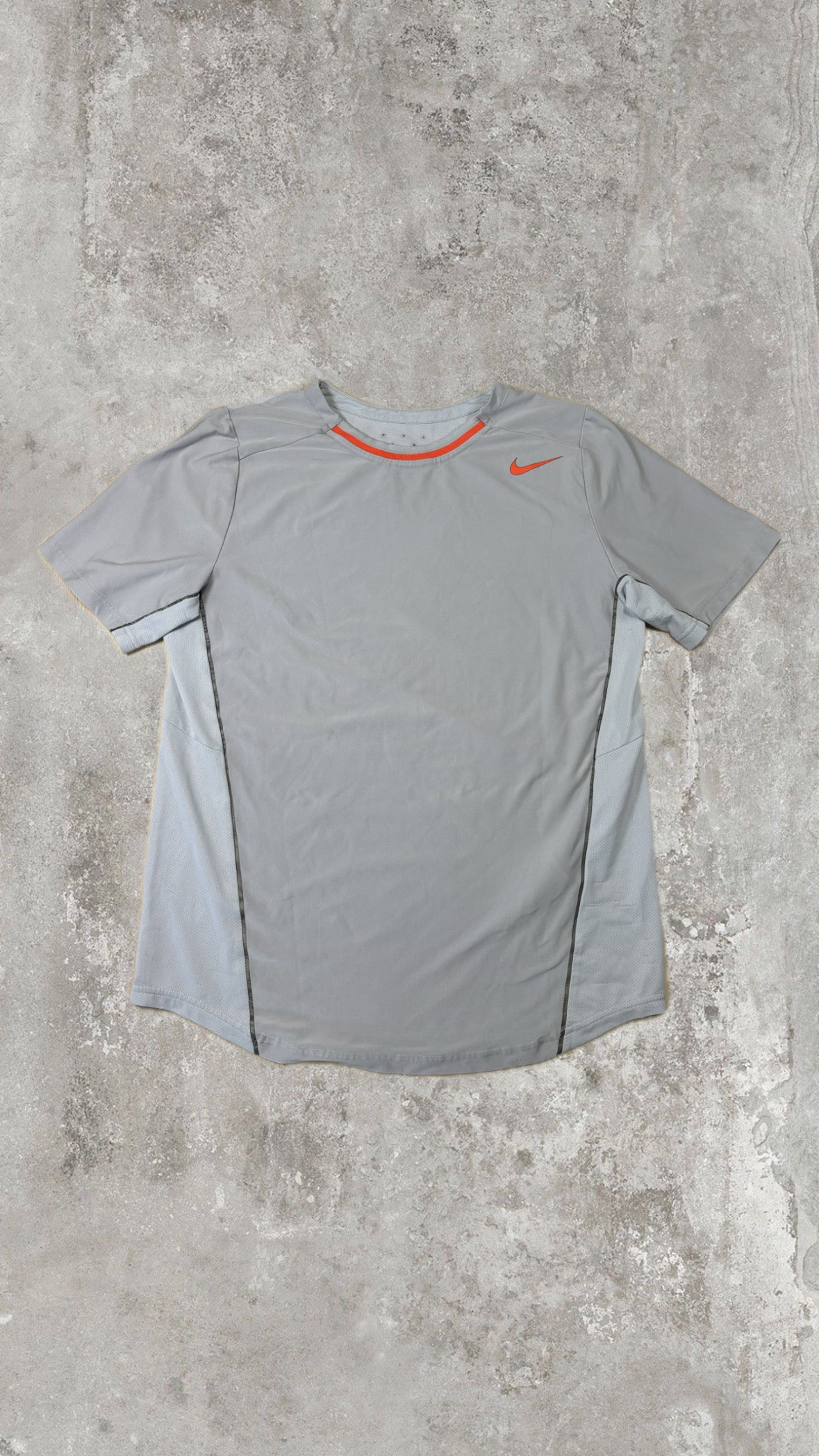T-Shirt Nike Running Grigia