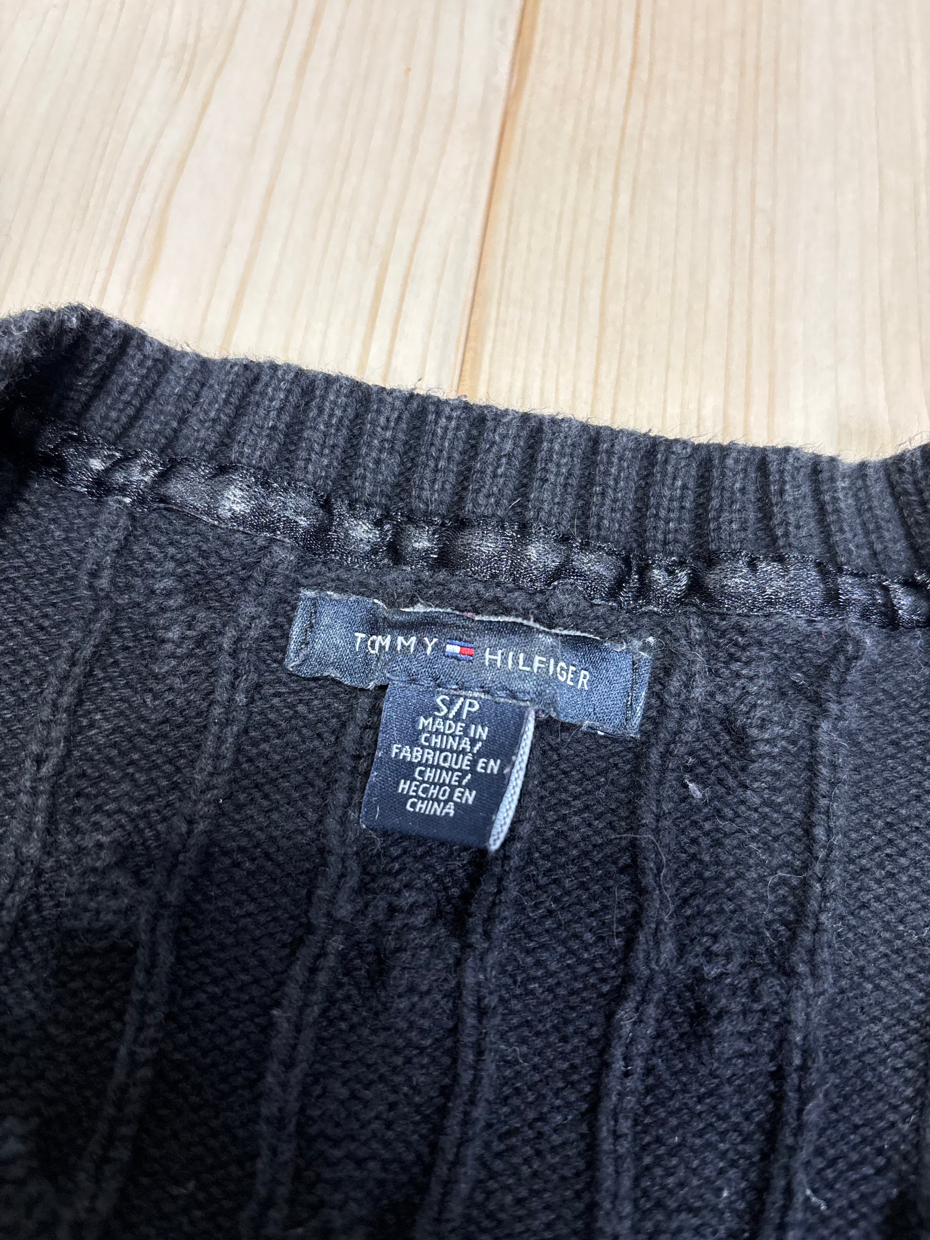 Vintage Tommy Hilfiger Cable Knit V-Neck Sweater – Black