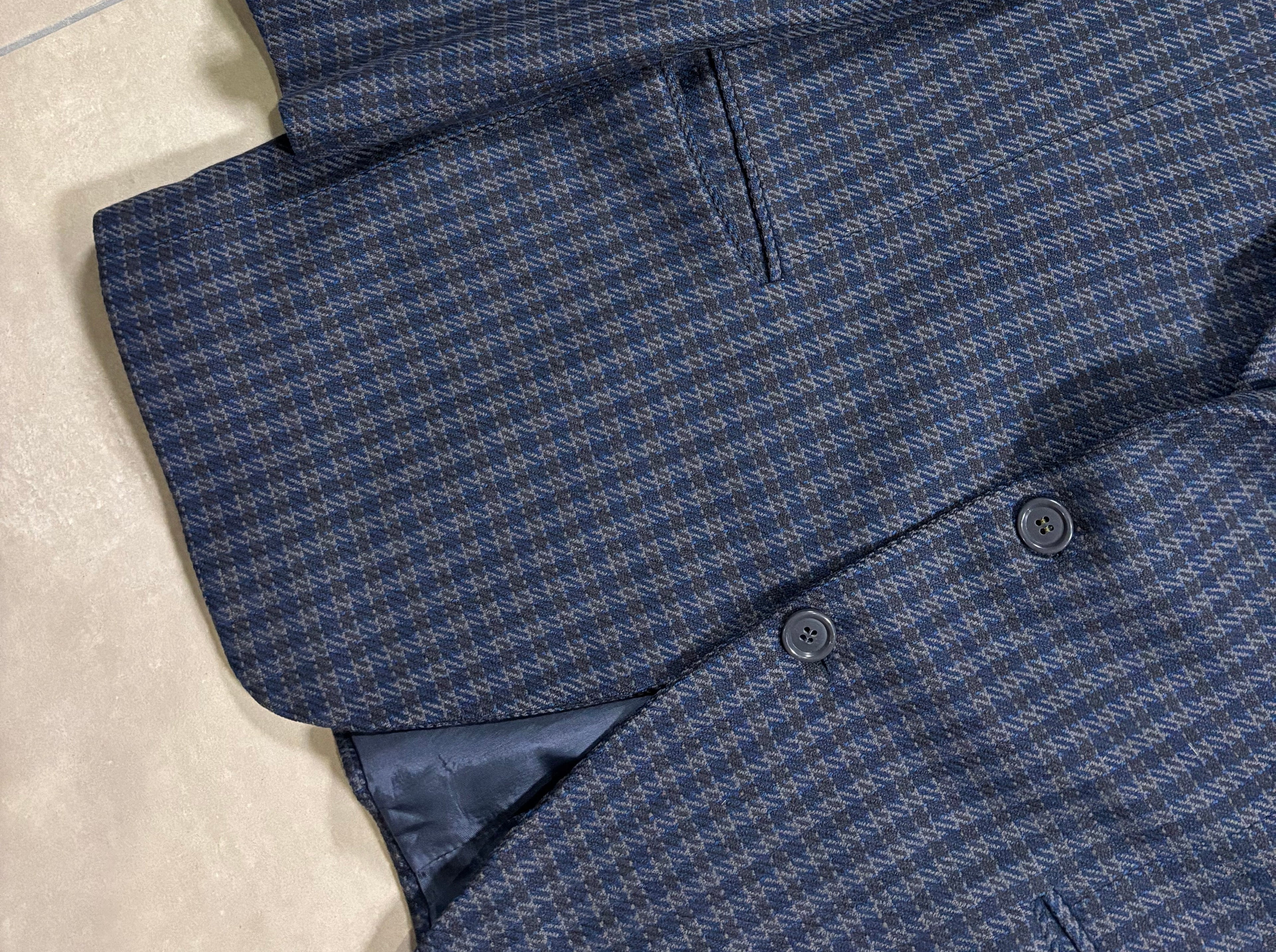 Vintage Hugo Boss Lambswool Blue Micro-Check Blazer – Single Breasted, 2-Button