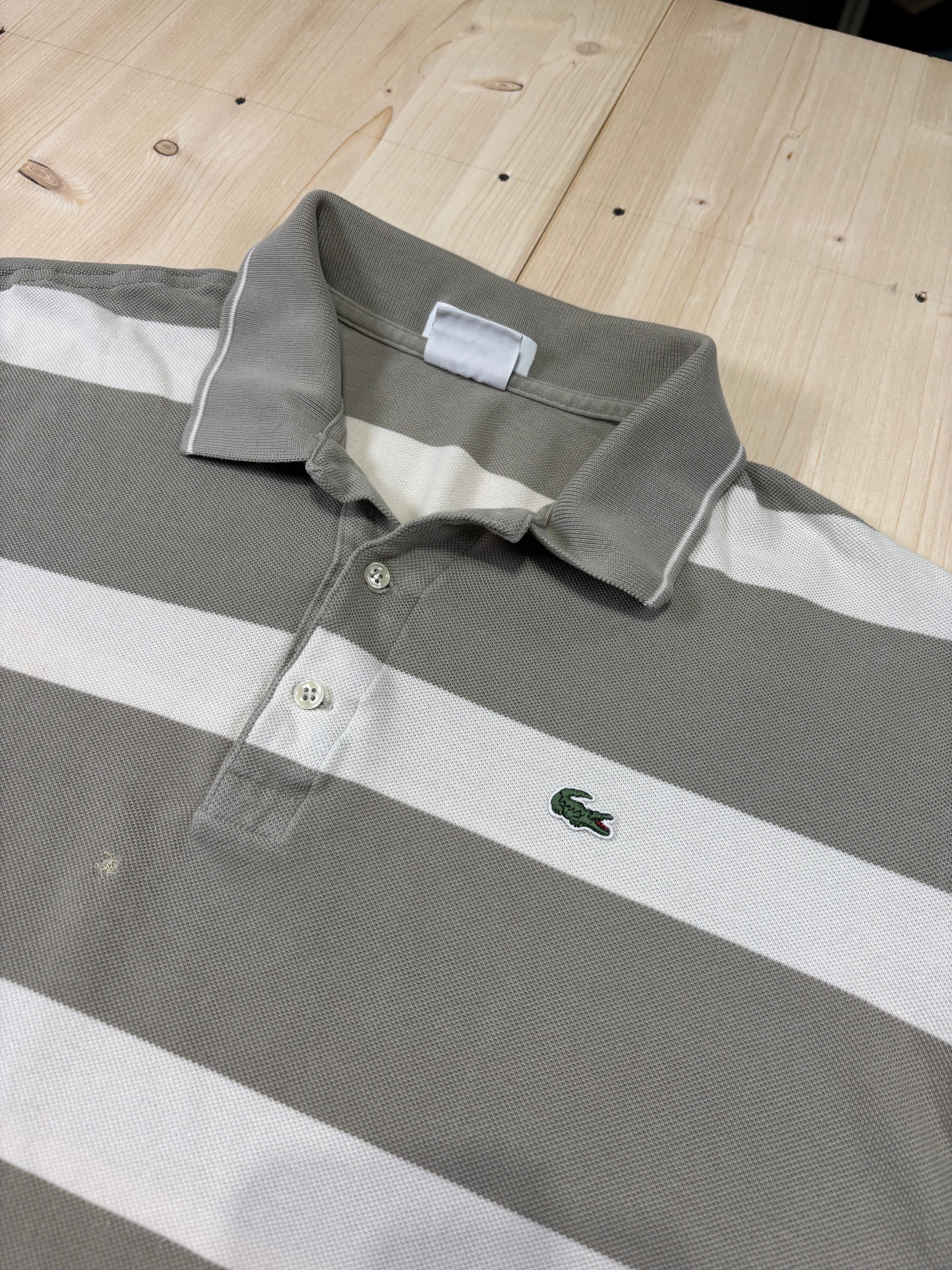 Polo Lacoste Uomo Grigio Tortora a Righe Orizzontali Bianche