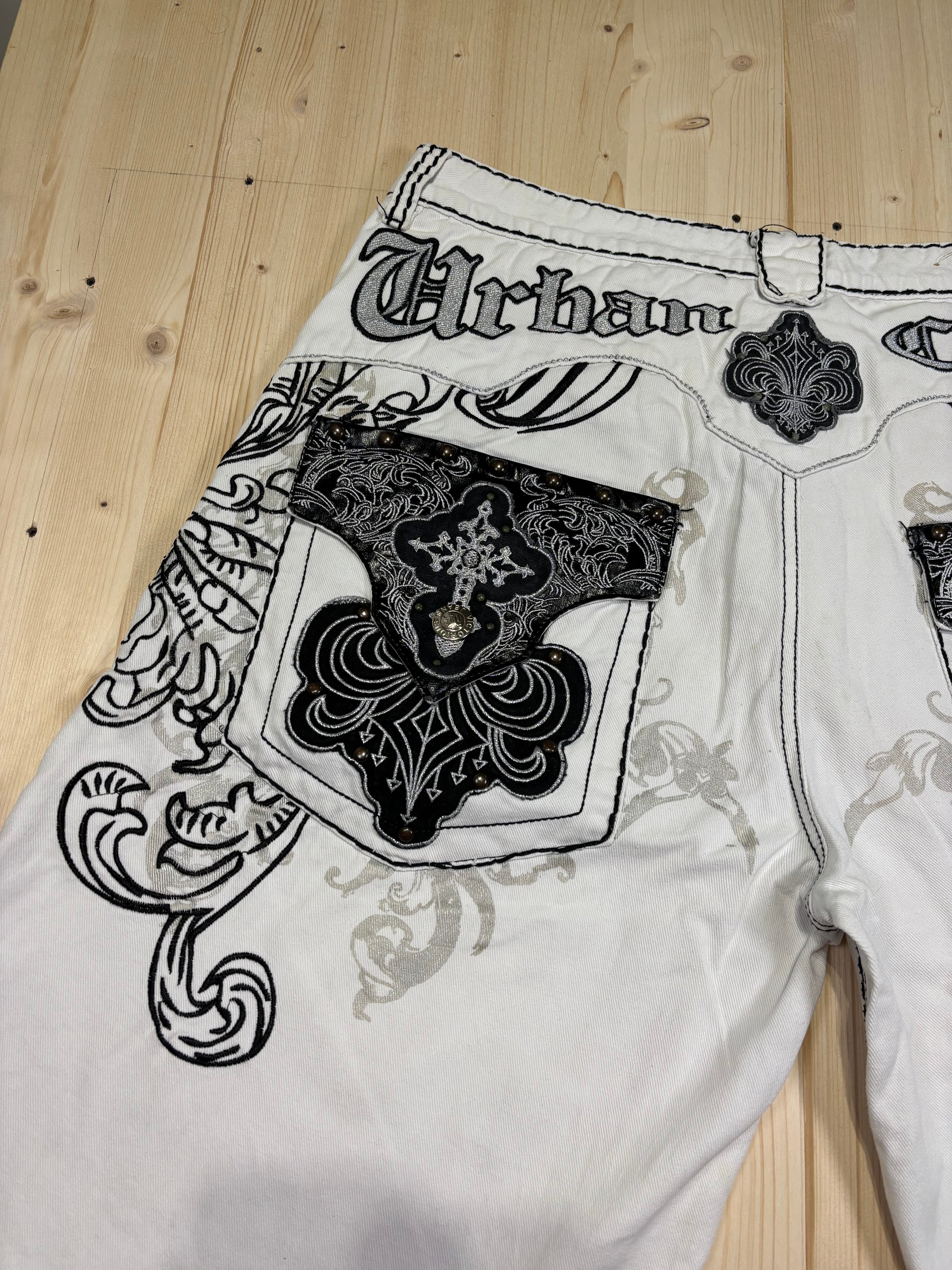 Bermuda Vintage Victorious Urban Couture bianco ricamato