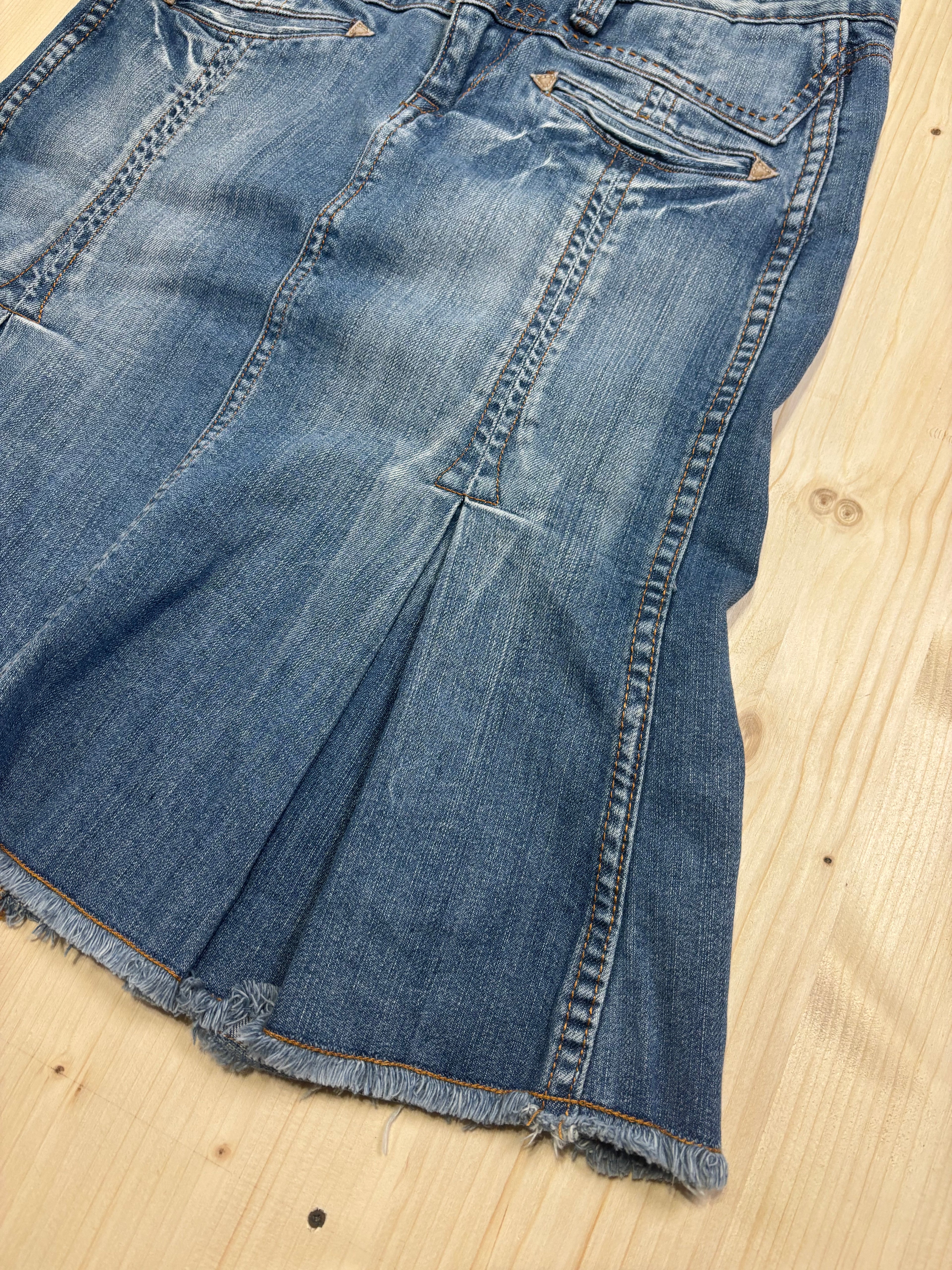 Gonna Vintage in Denim con Tasche Ricamate e Orlo Sfilacciato
