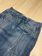 Gonna Vintage in Denim con Tasche Ricamate e Orlo Sfilacciato