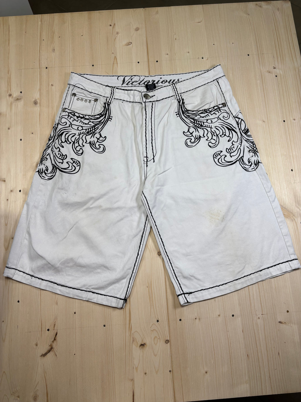 Bermuda Vintage Victorious Urban Couture bianco ricamato