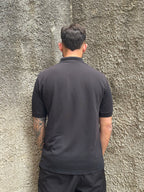 Polo Lacoste Uomo Nera con Logo Ricamato e Patch sulla Manica