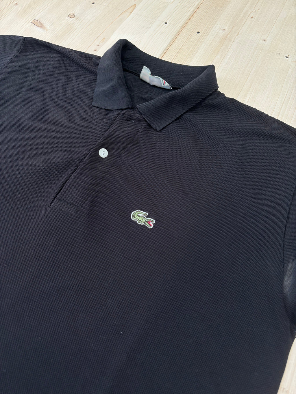 Polo Lacoste Uomo Nera con Logo Ricamato e Patch sulla Manica